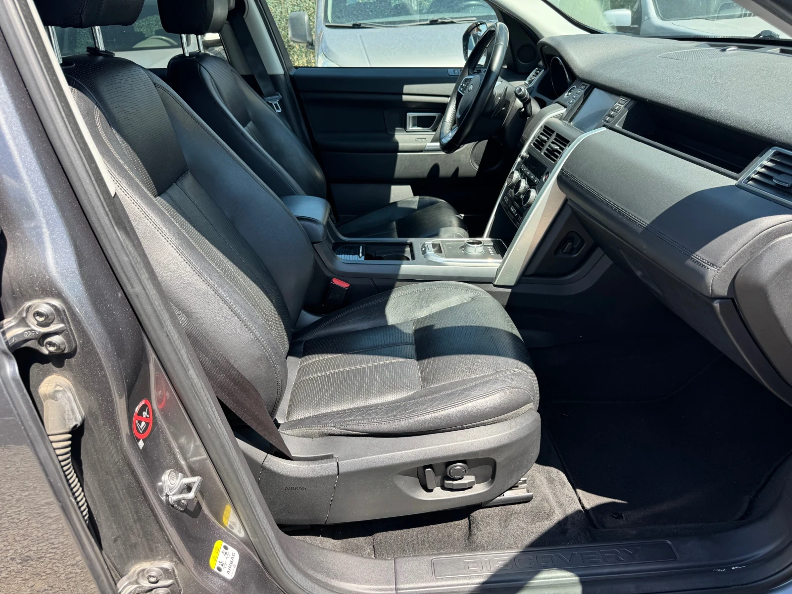 Land Rover Discovery Sport 6+ 1* LED* NAVI* КОЖА* ПОДГРЕВИ* ЛИЗИНГ* 2.0td 4x4, снимка 13 - Автомобили и джипове - 55541617
