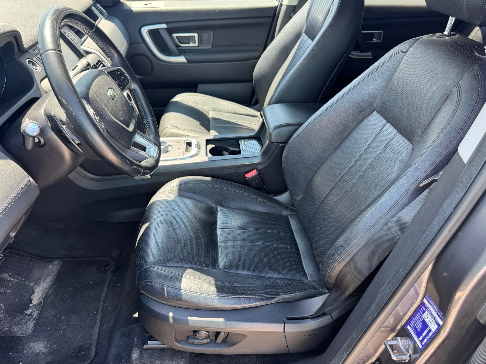 Land Rover Discovery Sport 6+ 1* LED* NAVI* КОЖА* ПОДГРЕВИ* ЛИЗИНГ* 2.0td 4x4, снимка 4 - Автомобили и джипове - 55541617
