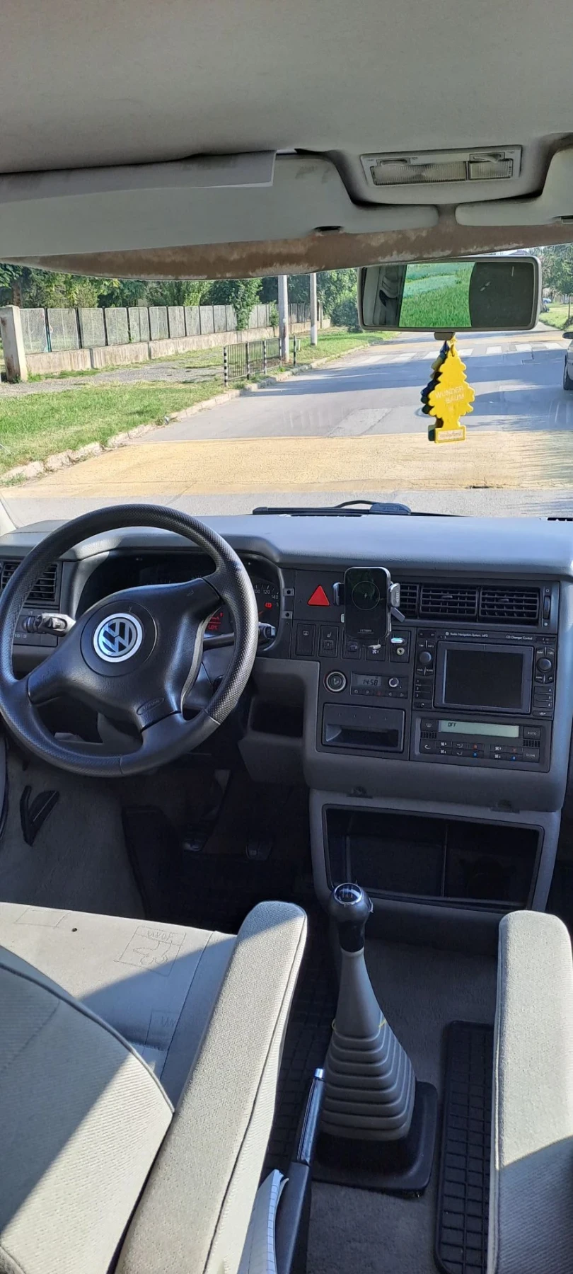 VW Multivan 2.5TDI 151кс.Нави. сер.история, снимка 8 - Бусове и автобуси - 56214624