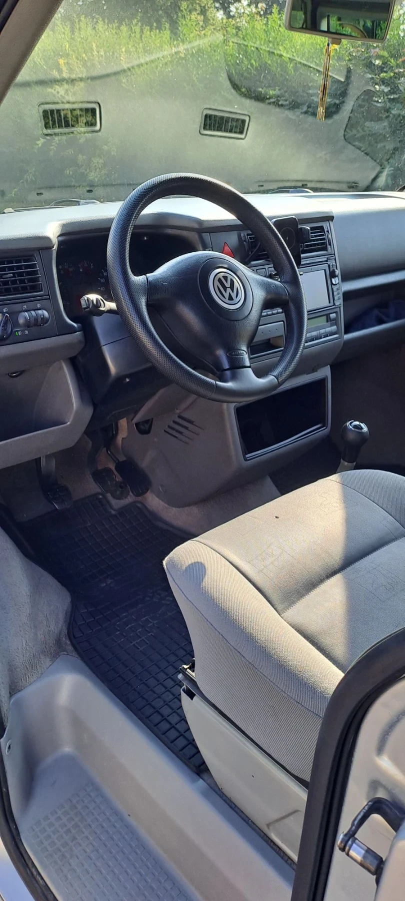 VW Multivan 2.5TDI 151кс.Нави. сер.история, снимка 10 - Бусове и автобуси - 56214624