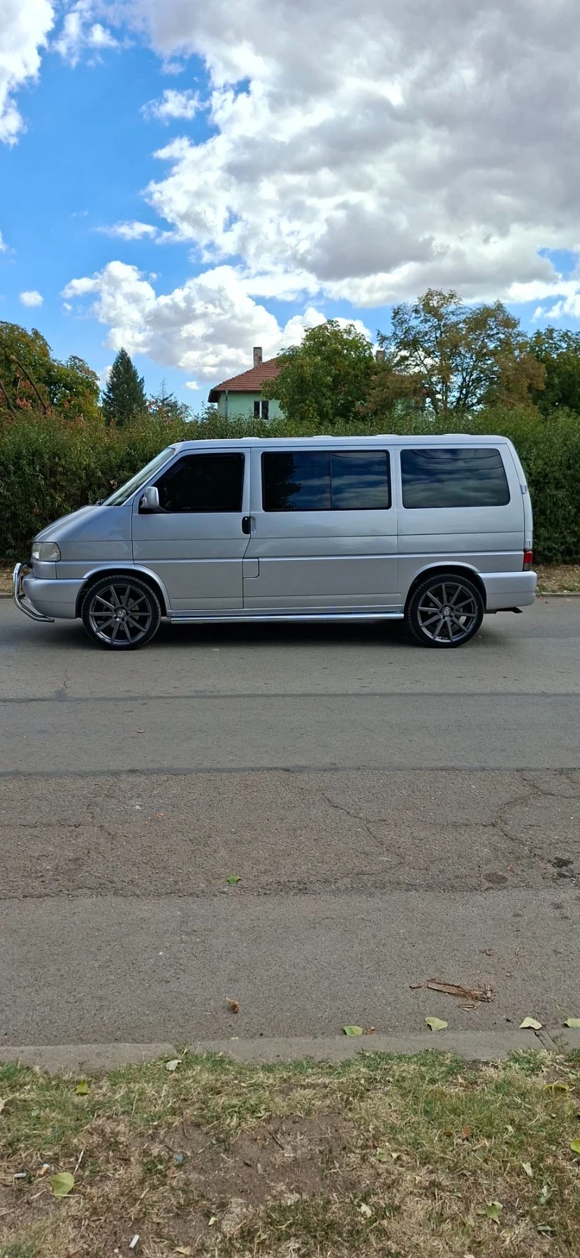 VW Multivan 2.5TDI 151кс.Нави. сер.история, снимка 2 - Бусове и автобуси - 56214624
