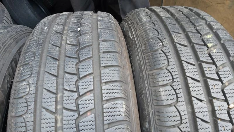 Гуми Зимни 205/65R15, снимка 3 - Гуми и джанти - 29341099