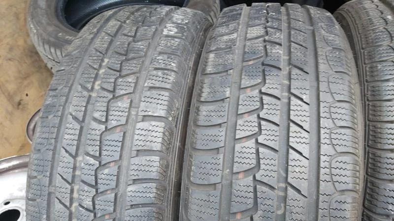 Гуми Зимни 205/65R15, снимка 2 - Гуми и джанти - 29341099