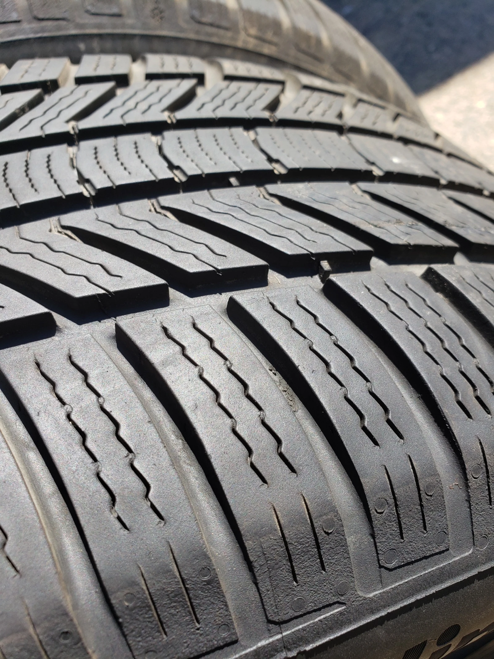Гуми Зимни 255/50R19, снимка 5 - Гуми и джанти - 56211516