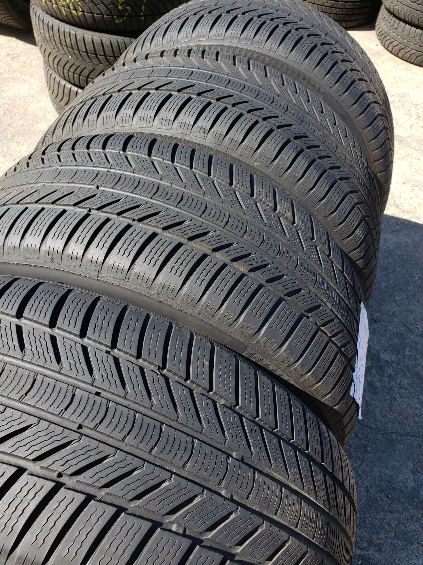Гуми Зимни 255/50R19, снимка 4 - Гуми и джанти - 56211516