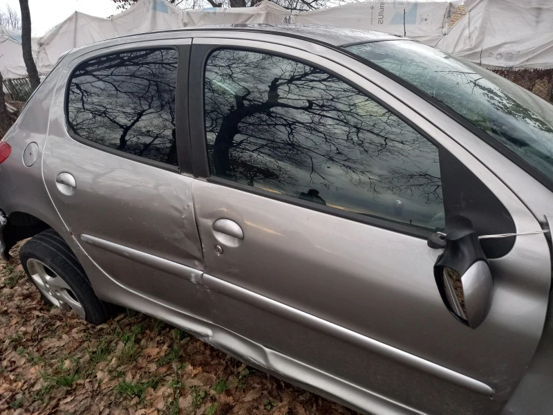 Peugeot 206, снимка 5 - Автомобили и джипове - 43298895