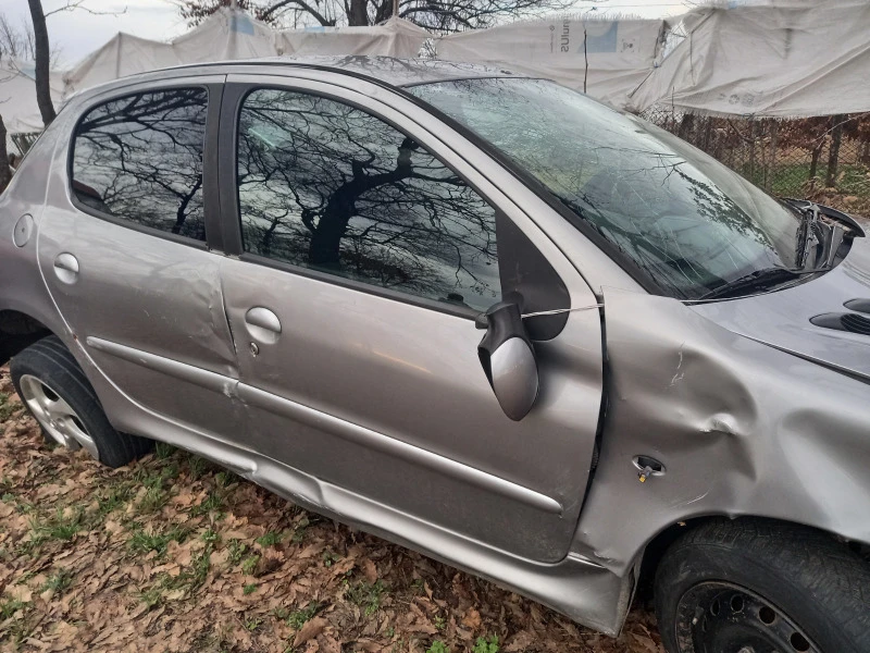 Peugeot 206, снимка 16 - Автомобили и джипове - 43298895