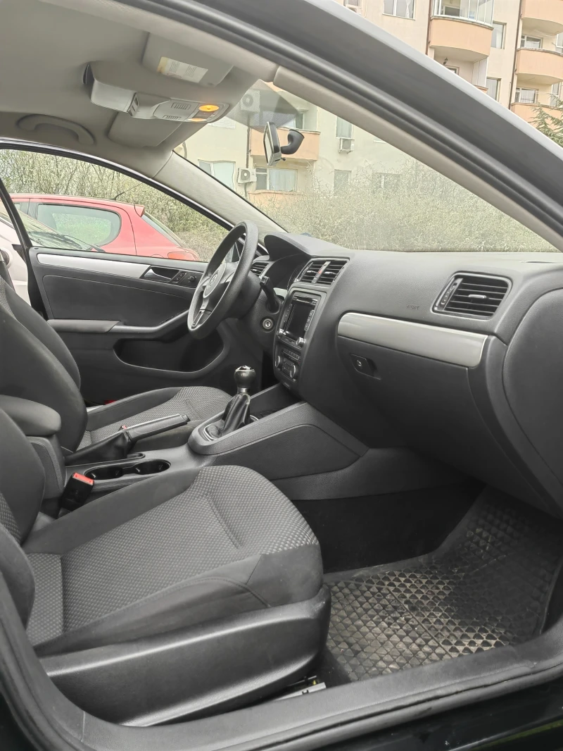 VW Jetta 1.6 TDI, снимка 8 - Автомобили и джипове - 50023628