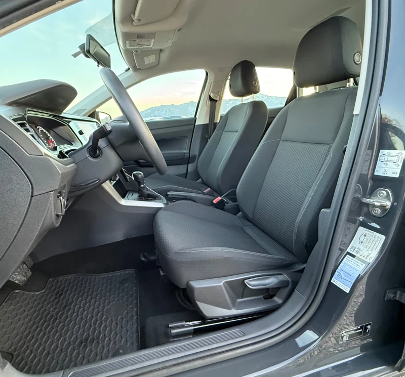 VW Polo 1.0i 95к.с * DSG* Навигация* * Камера* , снимка 12 - Автомобили и джипове - 52310932