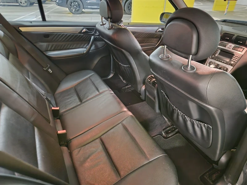 Mercedes-Benz C 320, снимка 5 - Автомобили и джипове - 52880558