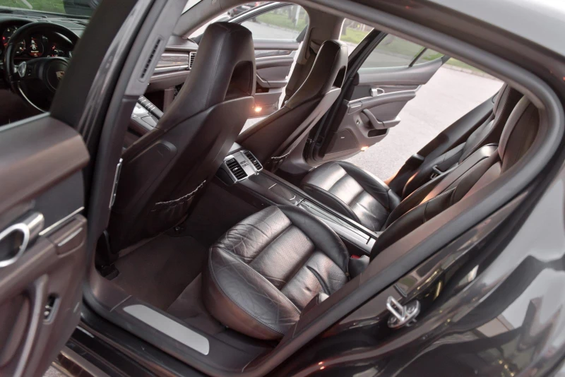 Porsche Panamera 4S GTS, снимка 10 - Автомобили и джипове - 53052693