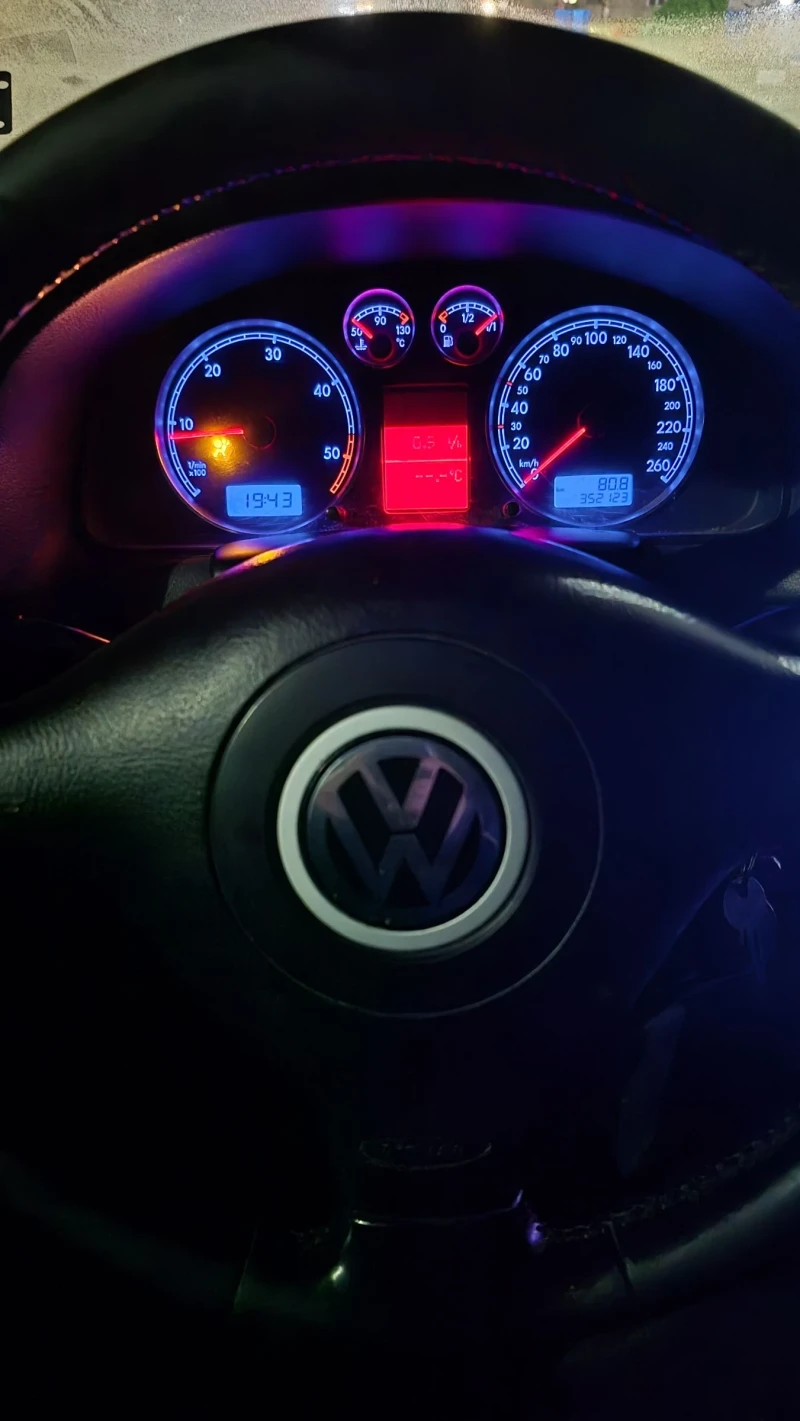 VW Passat, снимка 8 - Автомобили и джипове - 53488587