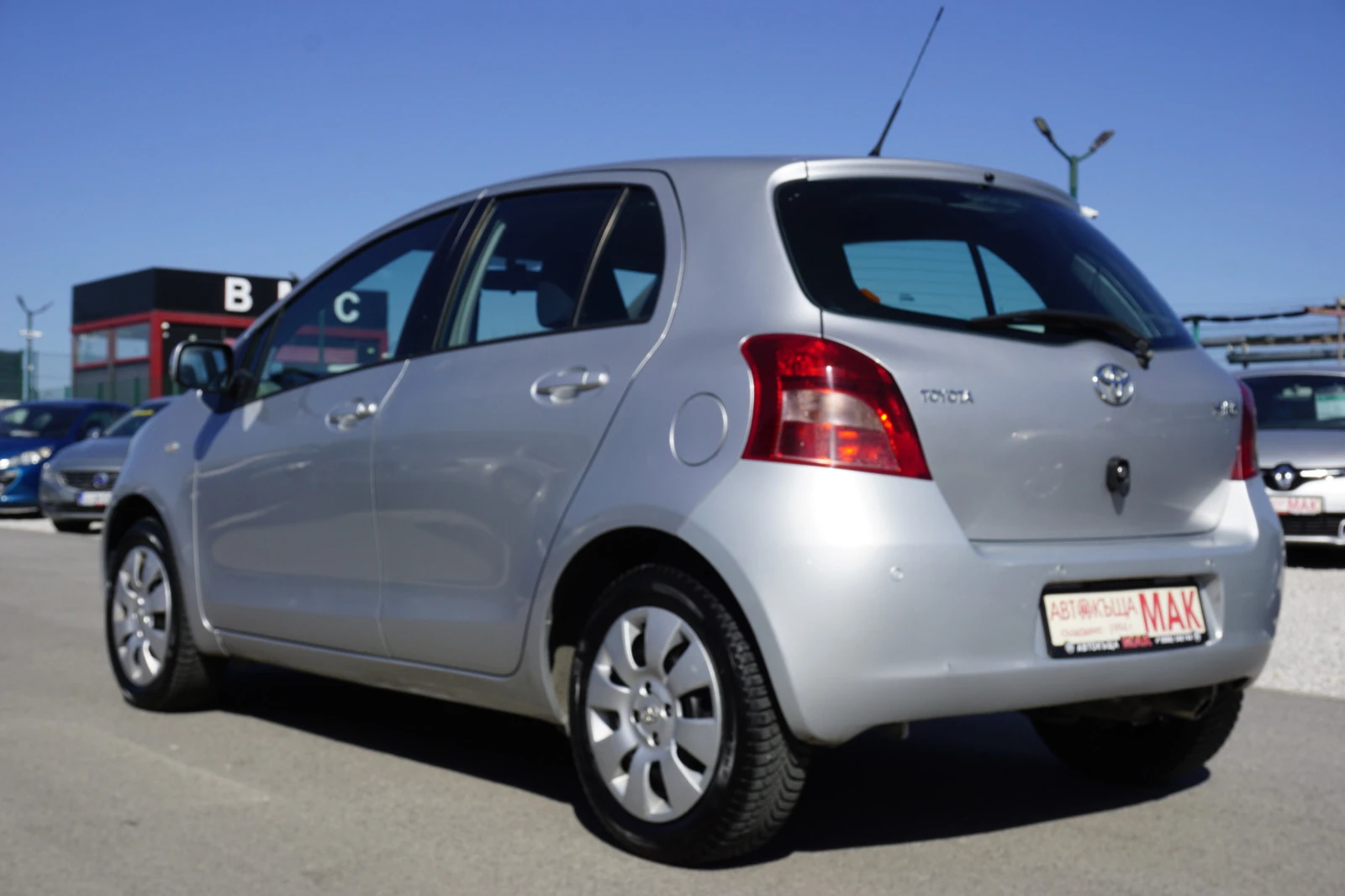 Toyota Yaris 1.0i/ПЕРФЕКТНО СЪСТОЯНИЕ  - изображение 5