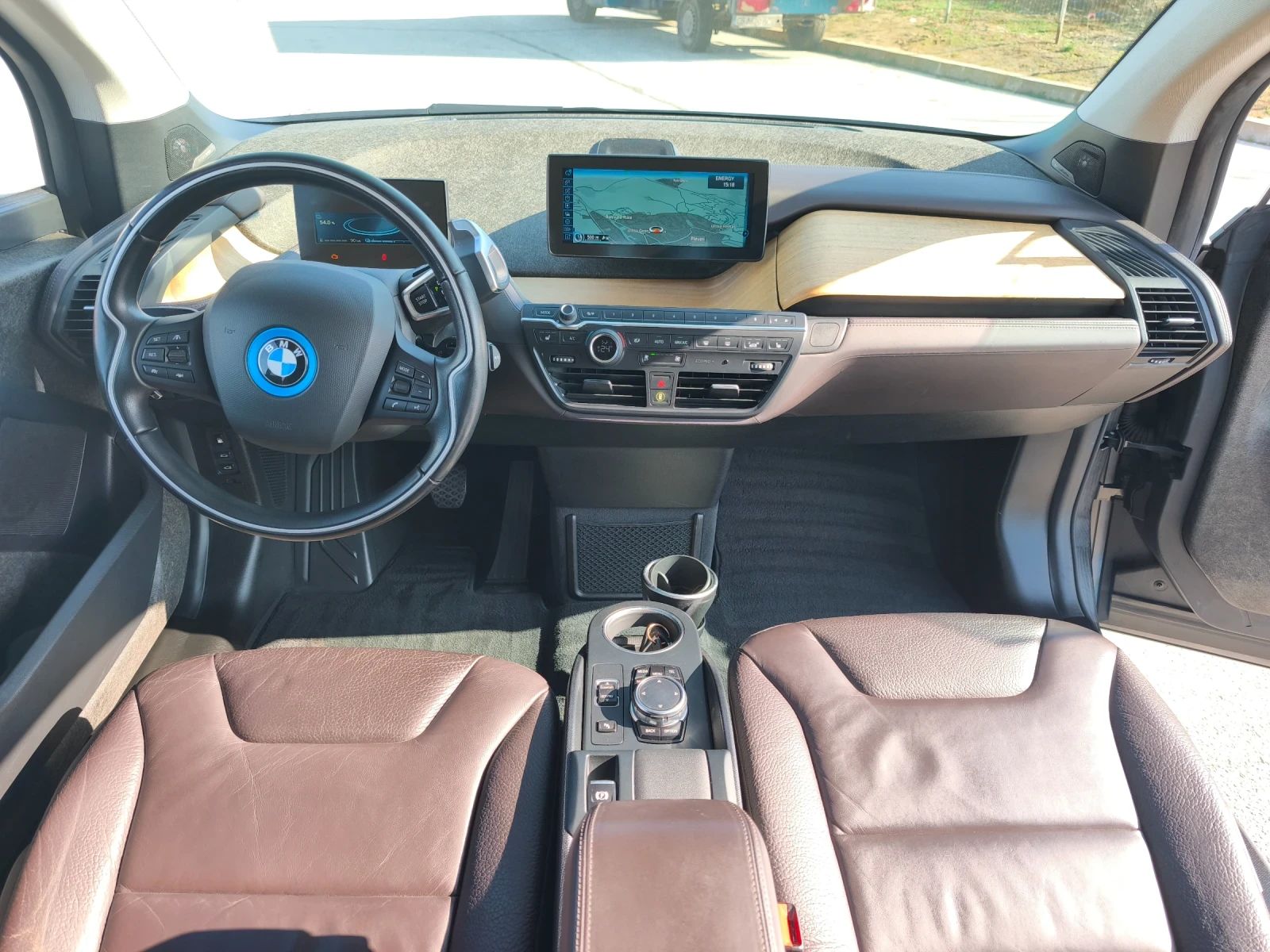 BMW i3 REX 60Ah КАМЕРА, КОЖА, ГОЛЯМА НАВИГАЦИЯ, ПОДГРЕВ  - изображение 10