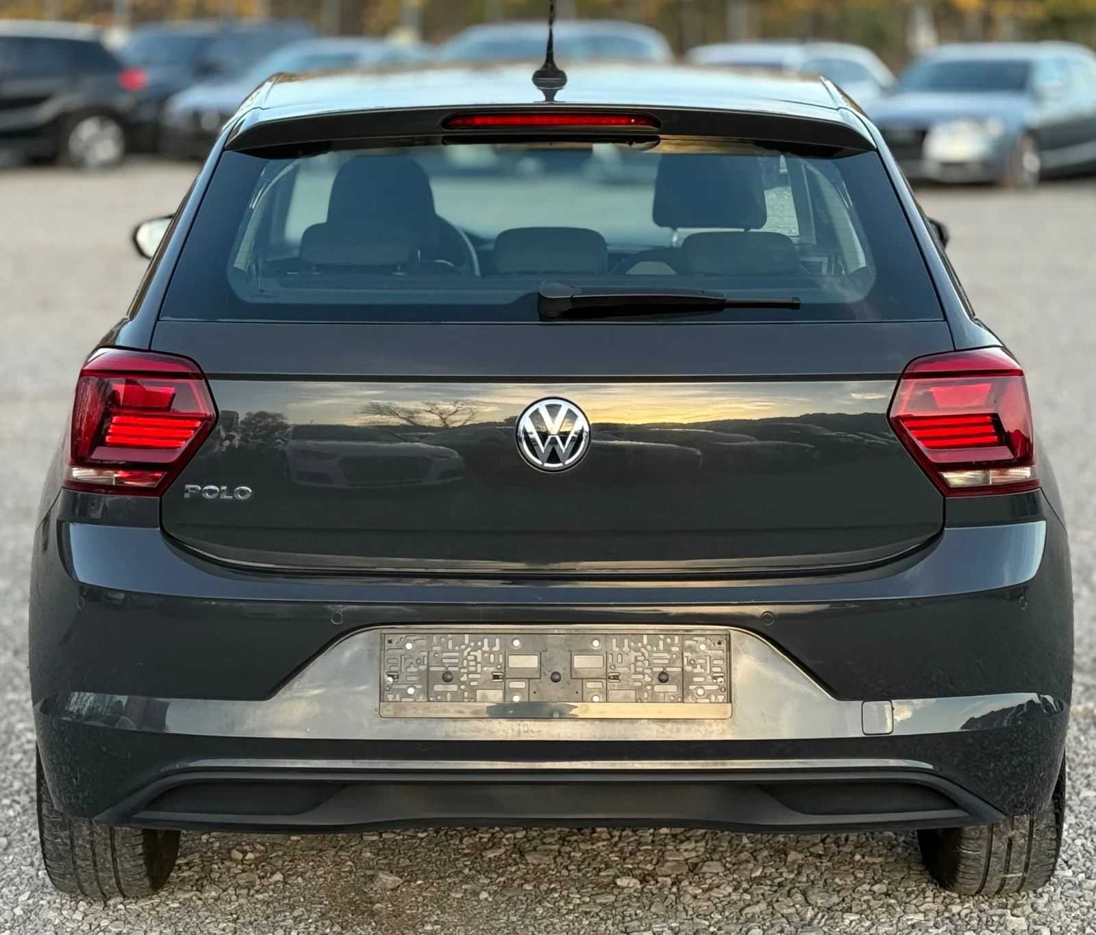 VW Polo 1.0i 95к.с * DSG* Навигация* * Камера*  - изображение 5
