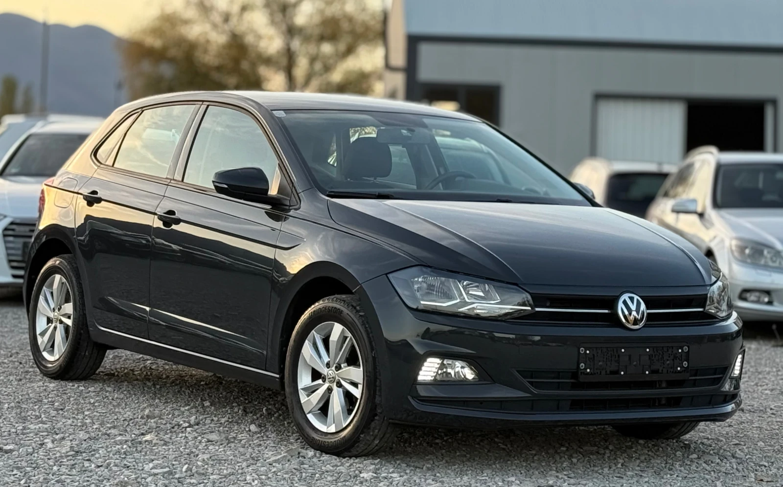 VW Polo 1.0i 95к.с * DSG* Навигация* * Камера*  - изображение 3