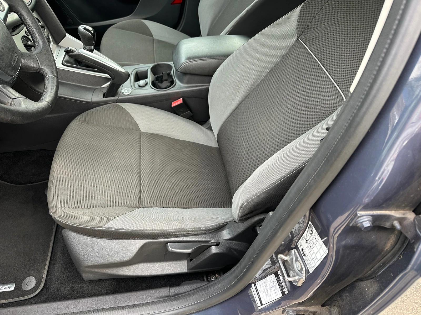 Ford Focus 1.6 ГАЗ-Бензин-120к.с. - изображение 10