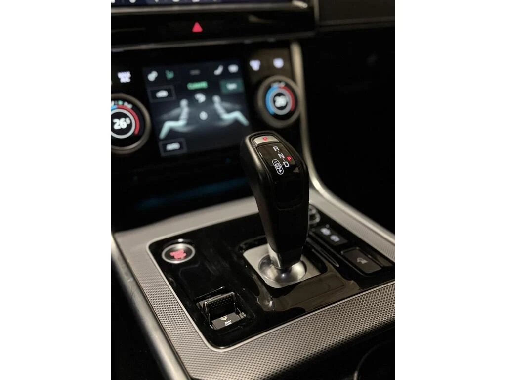 Jaguar XE P300 AWD ZF8 / R-DYNAMIC SE / DIGITAL / MERIDIAN | Mobile.bg � ����������� 12