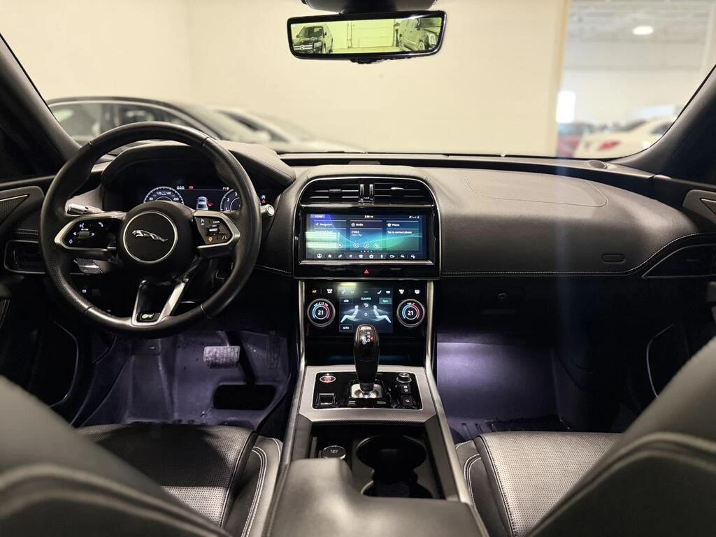 Jaguar XE P300 AWD ZF8 / R-DYNAMIC SE / DIGITAL / MERIDIAN | Mobile.bg � ����������� 7