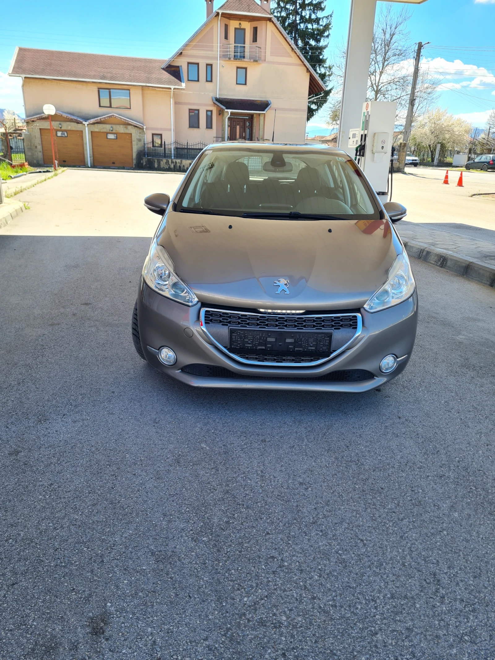 Peugeot 208 1.6 E- HDI 92к.с. , снимка 2 - Автомобили и джипове - 54115716