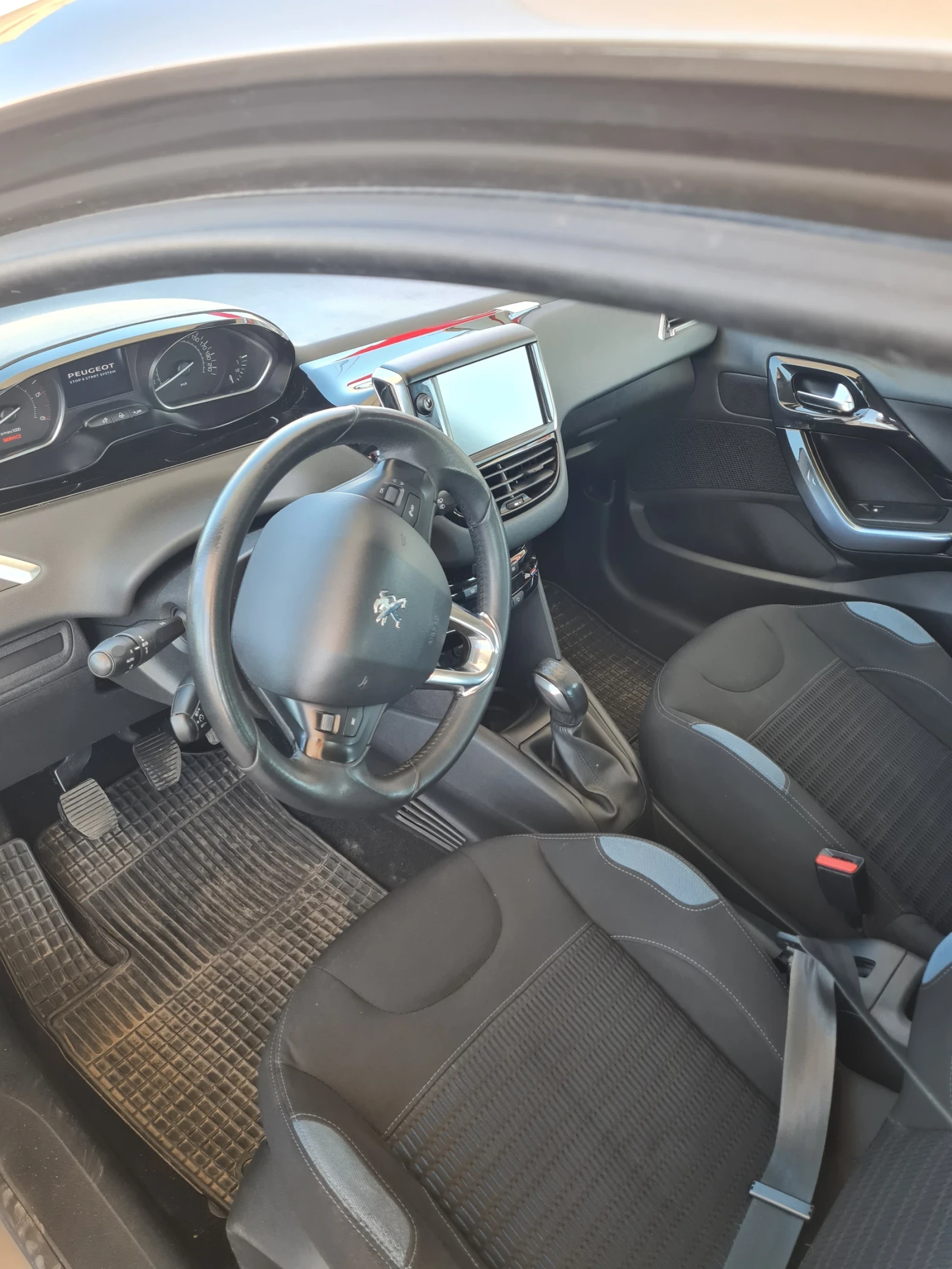 Peugeot 208 1.6 E- HDI 92к.с. , снимка 9 - Автомобили и джипове - 54115716
