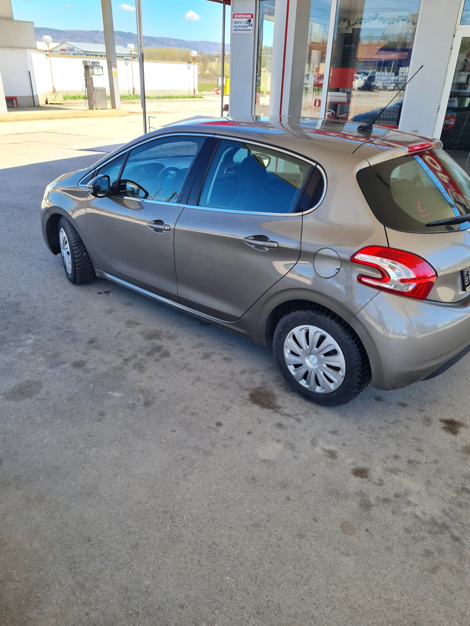 Peugeot 208 1.6 E- HDI 92к.с. , снимка 6 - Автомобили и джипове - 54115716