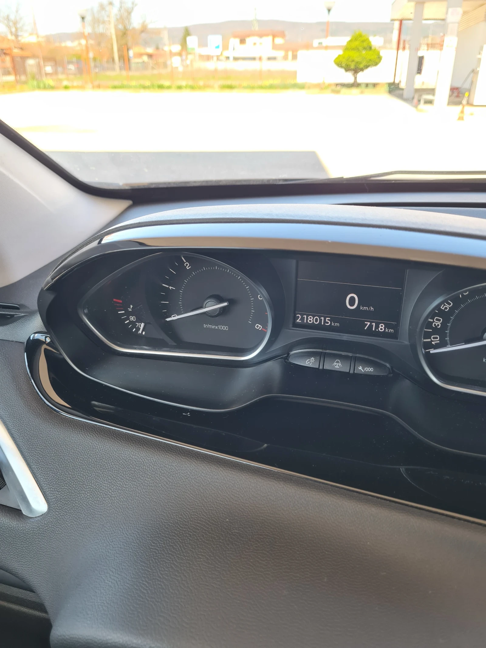 Peugeot 208 1.6 E- HDI 92к.с. , снимка 12 - Автомобили и джипове - 54115716