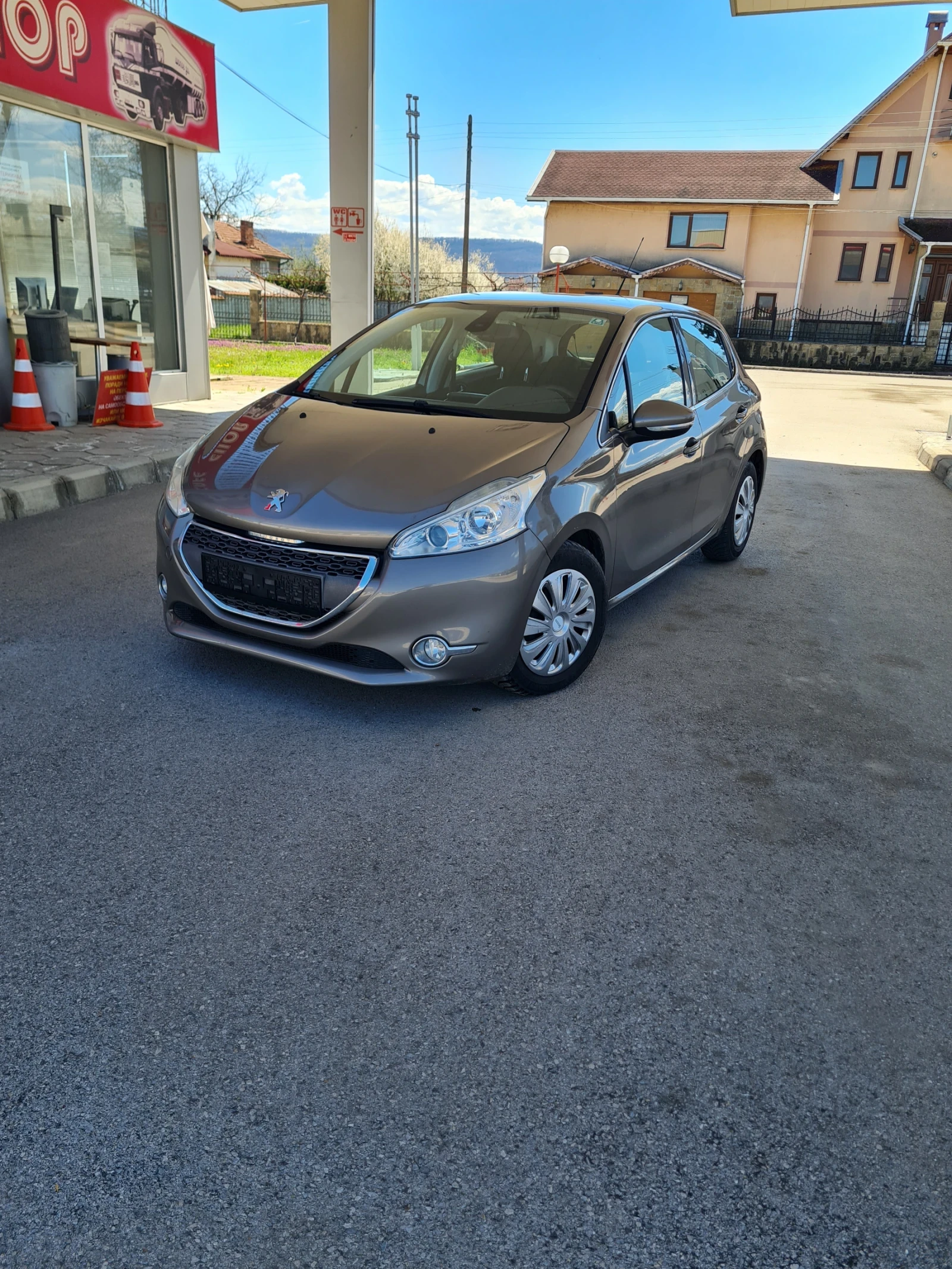 Peugeot 208 1.6 E- HDI 92к.с. 