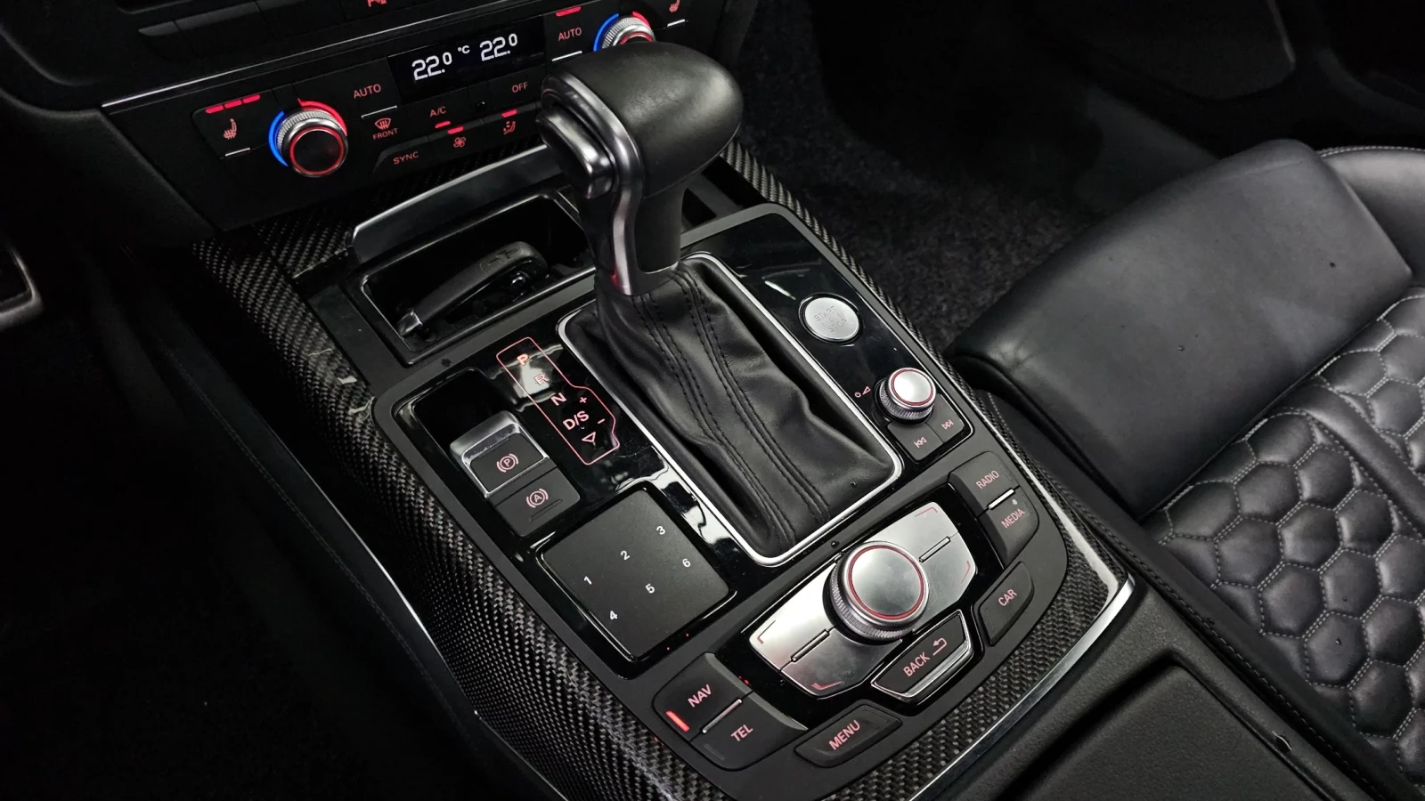 Audi Rs7 CARBON* DISTRONIK* HEAD-UP* B&O* КРАЙНА ЦЕНА, снимка 12 - Автомобили и джипове - 54378439