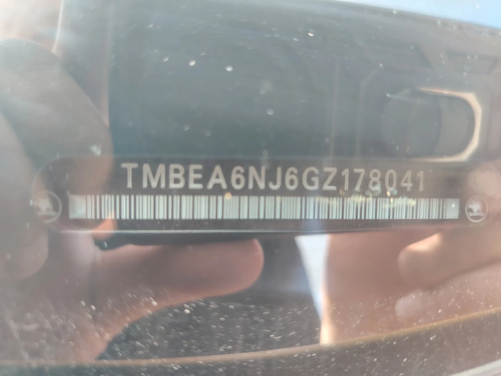 Skoda Fabia 1.0 i, снимка 9 - Автомобили и джипове - 54517738