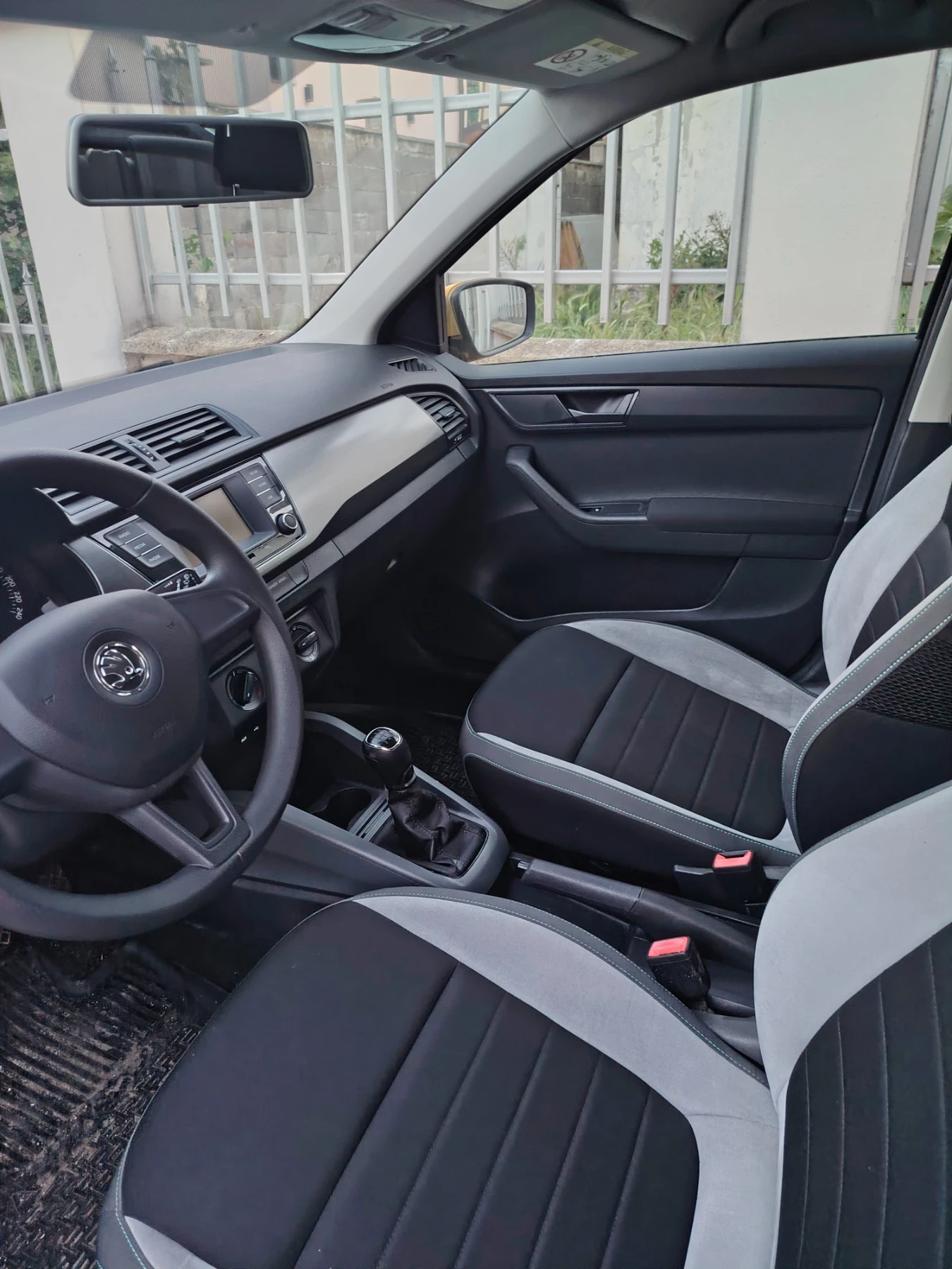 Skoda Fabia 1.0 i, снимка 11 - Автомобили и джипове - 54517738
