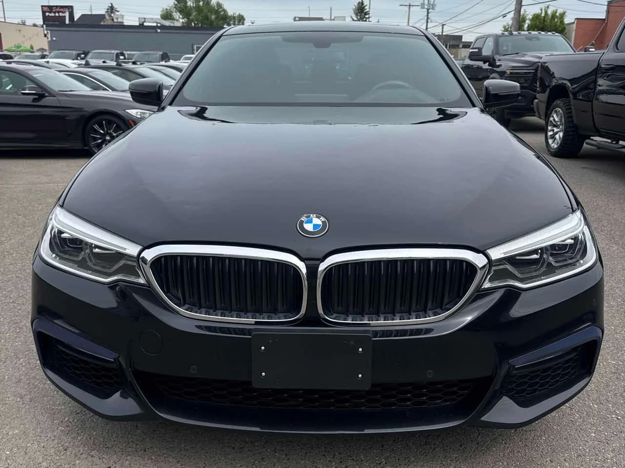 BMW 530 I XDRIVE | LED | M-PACK | PANO , снимка 2 - Автомобили и джипове - 54945647