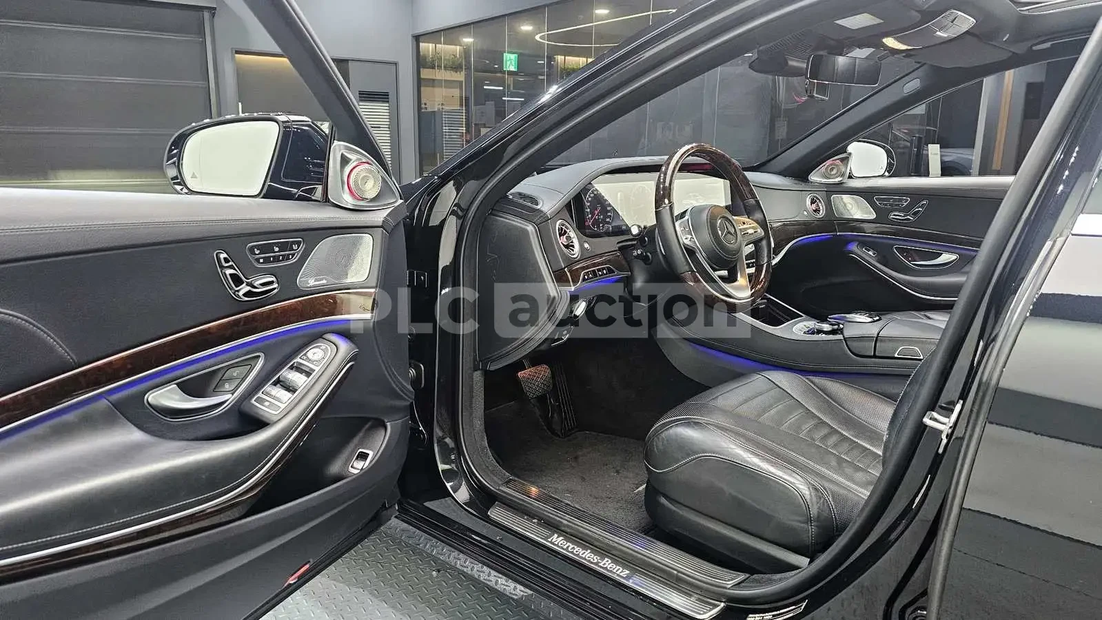Mercedes-Benz S 560 4MATIC| 3D BURMASTER| HUD| TV| PANO| ВКЛ.ТЕХНОТЕСТ, снимка 4 - Автомобили и джипове - 54959700