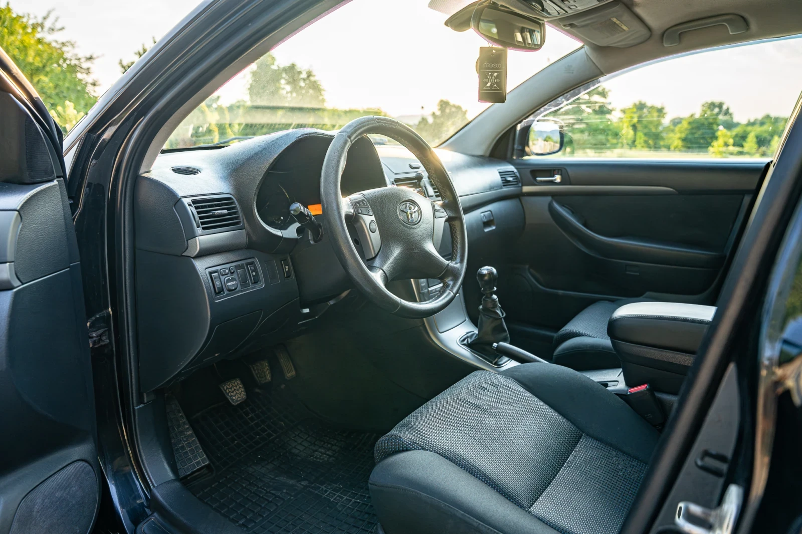 Toyota Avensis 2.2 D-CAT, снимка 9 - Автомобили и джипове - 55139338