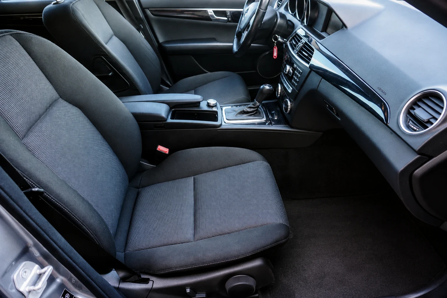 Mercedes-Benz C 200, снимка 5 - Автомобили и джипове - 55581900