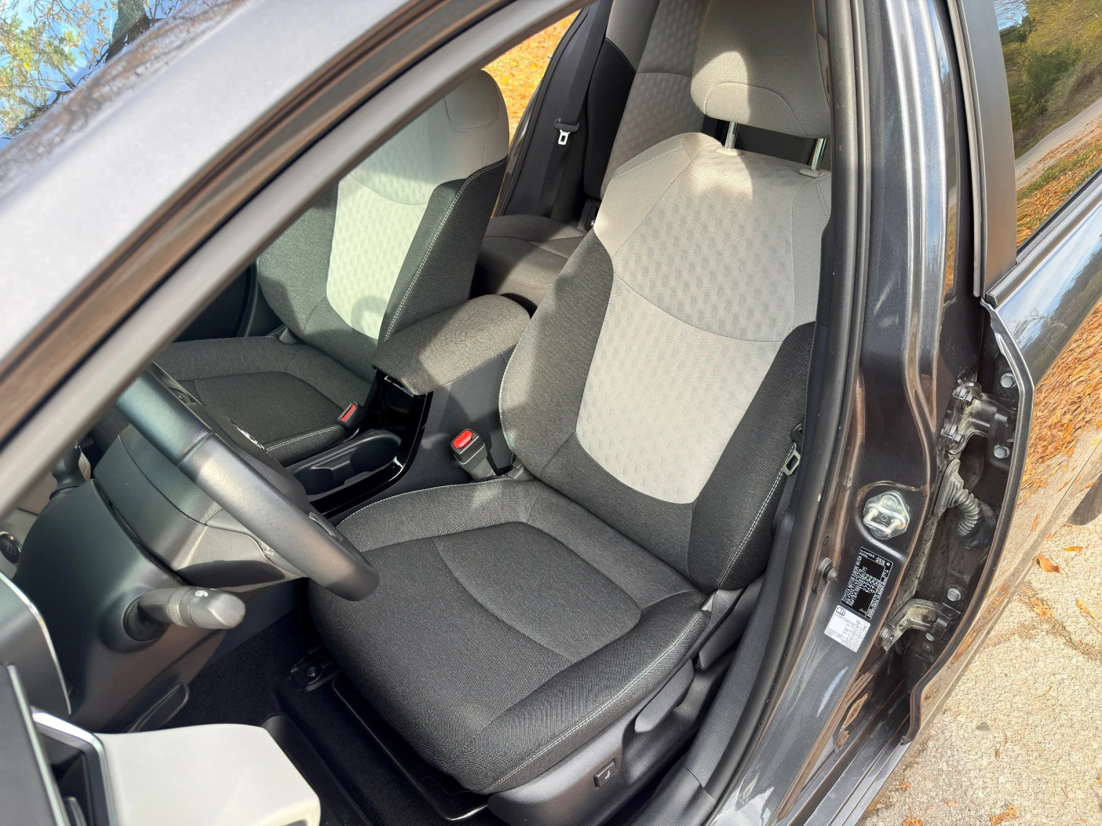 Toyota Corolla 1.5 Executive Plus 30 700 �� | Mobile.bg � ����������� 11