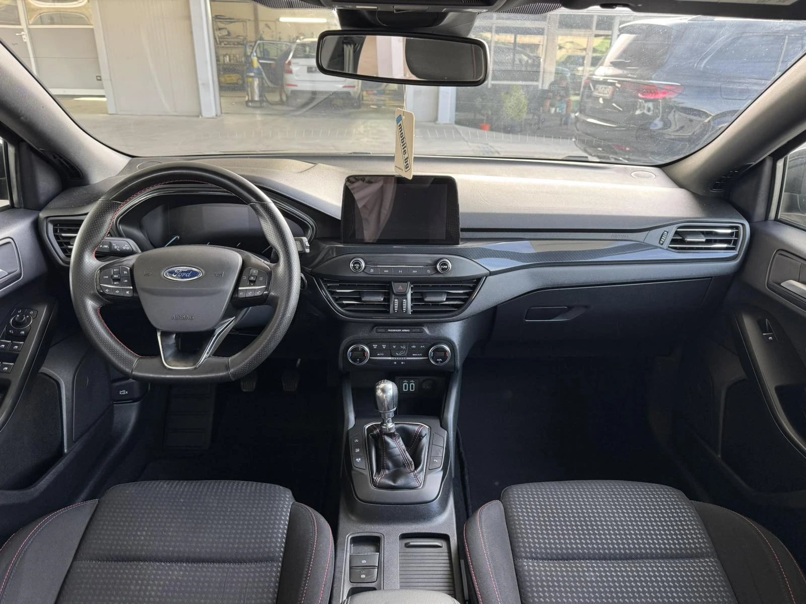 Ford Focus 123ps* 6ск* ST Line * НАВИ* КАМЕРА* ДИСТРОНИК* , снимка 11 - Автомобили и джипове - 55975380