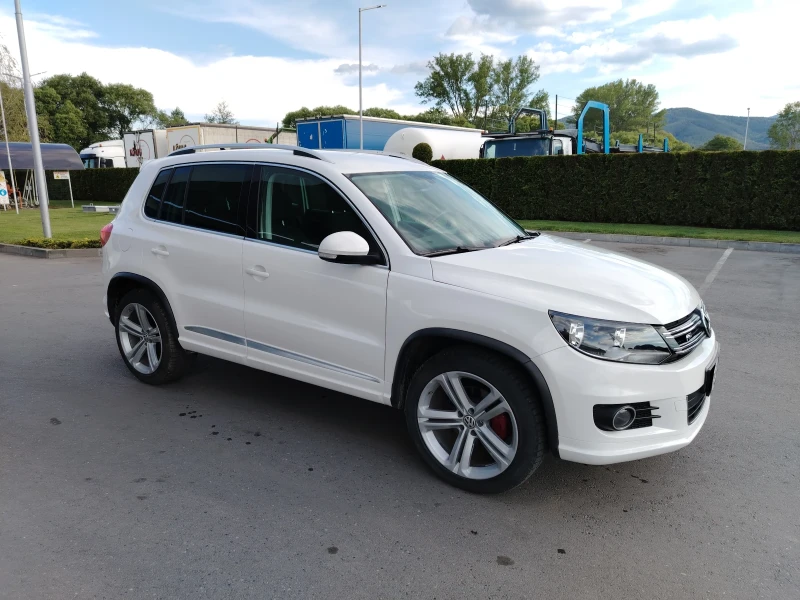 VW Tiguan 2.0 TDI 4MOTION R-Line , снимка 5 - Автомобили и джипове - 51601652