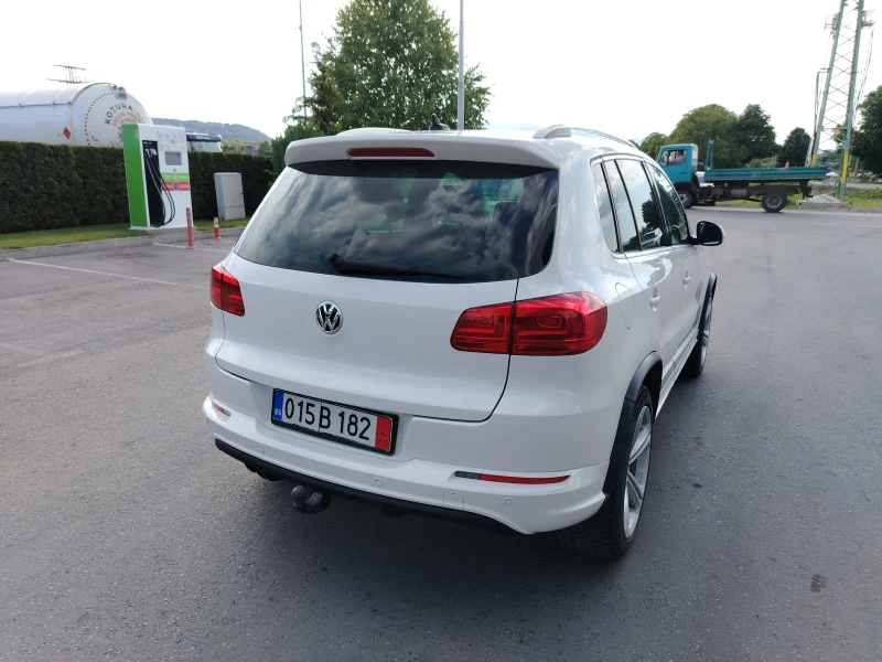VW Tiguan 2.0 TDI 4MOTION R-Line , снимка 9 - Автомобили и джипове - 51601652