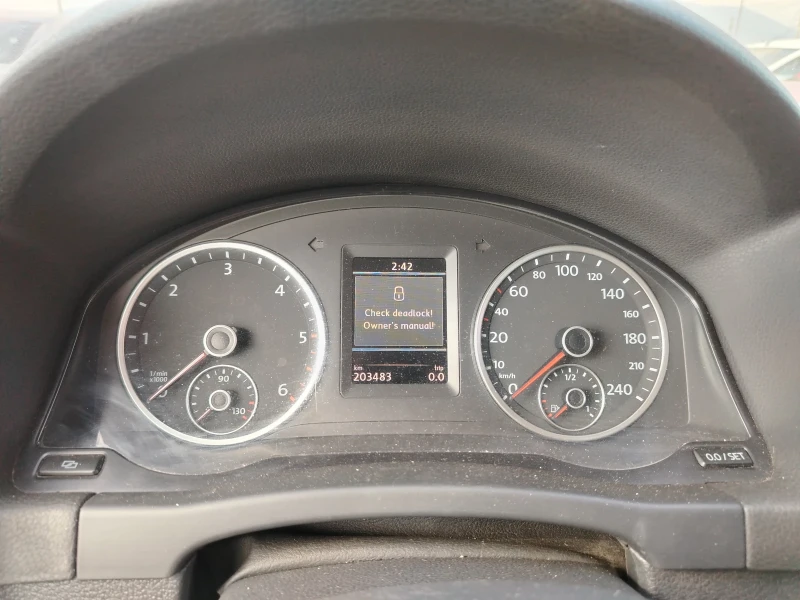 VW Tiguan 2.0 TDI 4MOTION R-Line , снимка 16 - Автомобили и джипове - 51601652