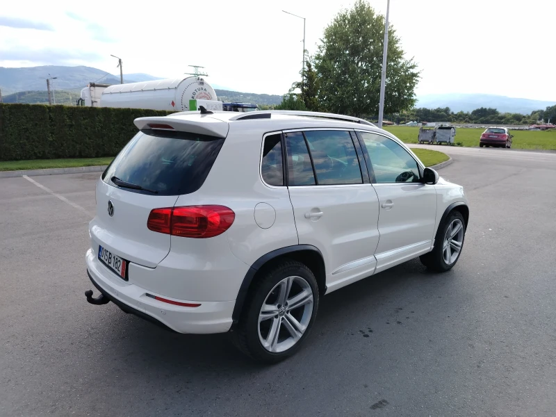VW Tiguan 2.0 TDI 4MOTION R-Line , снимка 6 - Автомобили и джипове - 51601652