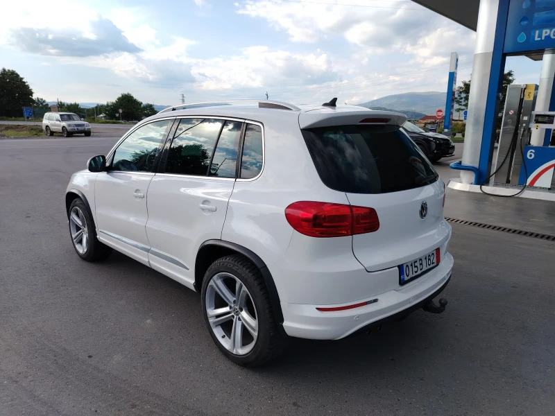VW Tiguan 2.0 TDI 4MOTION R-Line , снимка 7 - Автомобили и джипове - 51601652