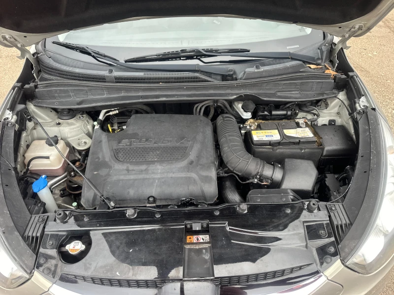 Hyundai IX35 2.0 CRDI 4X4, снимка 17 - Автомобили и джипове - 52330811
