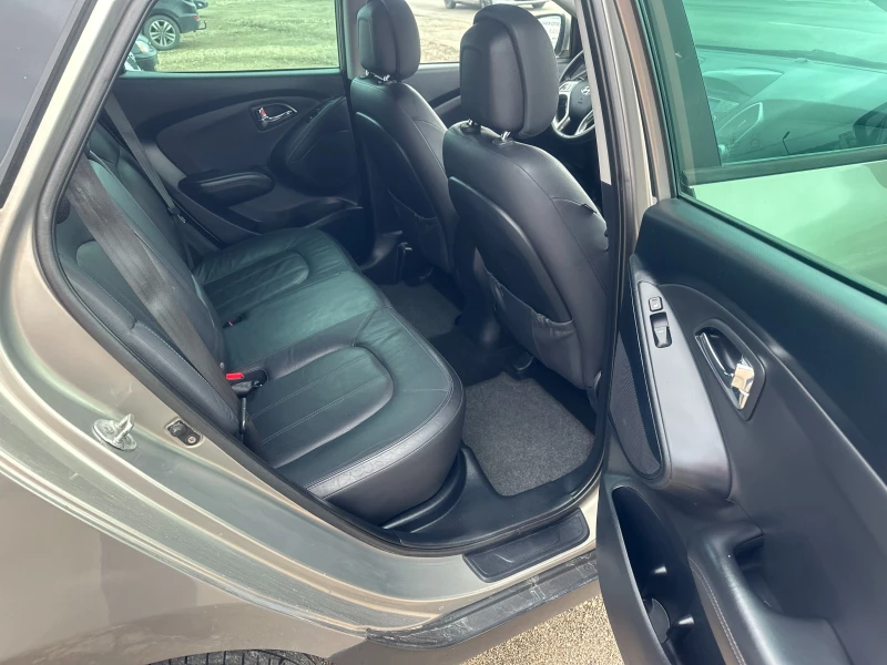 Hyundai IX35 2.0 CRDI 4X4, снимка 15 - Автомобили и джипове - 52330811