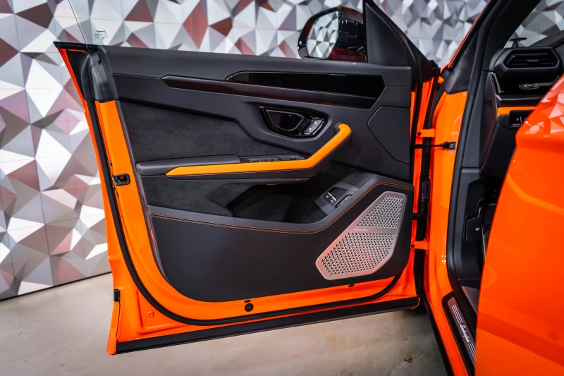 Lamborghini Urus SE Arancio Apodis, снимка 7 - Автомобили и джипове - 53010539