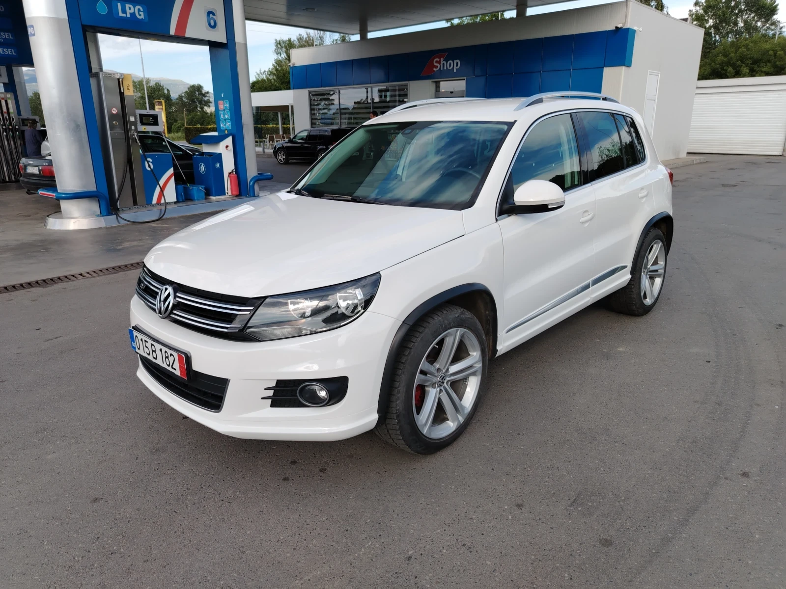 VW Tiguan 2.0 TDI 4MOTION R-Line , снимка 1
