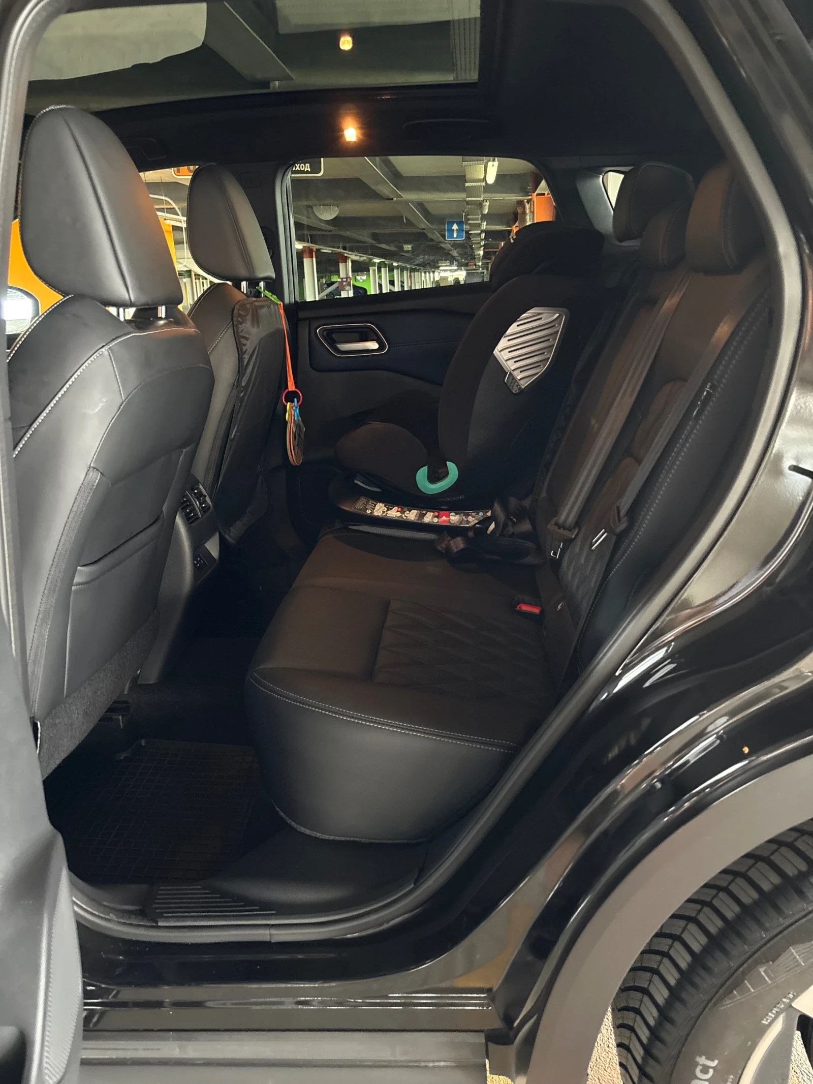 Nissan Qashqai Tekna+ | 360 камери| ProPilot| Headup| Масаж| Bose, снимка 9 - Автомобили и джипове - 55451958