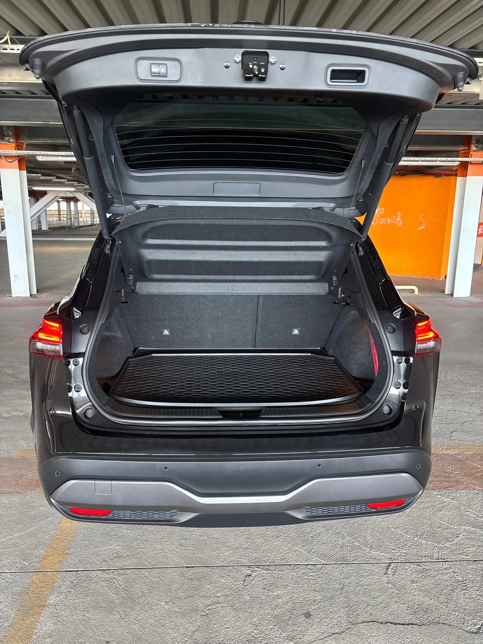 Nissan Qashqai Tekna+ | 360 камери| ProPilot| Headup| Масаж| Bose, снимка 16 - Автомобили и джипове - 55451958