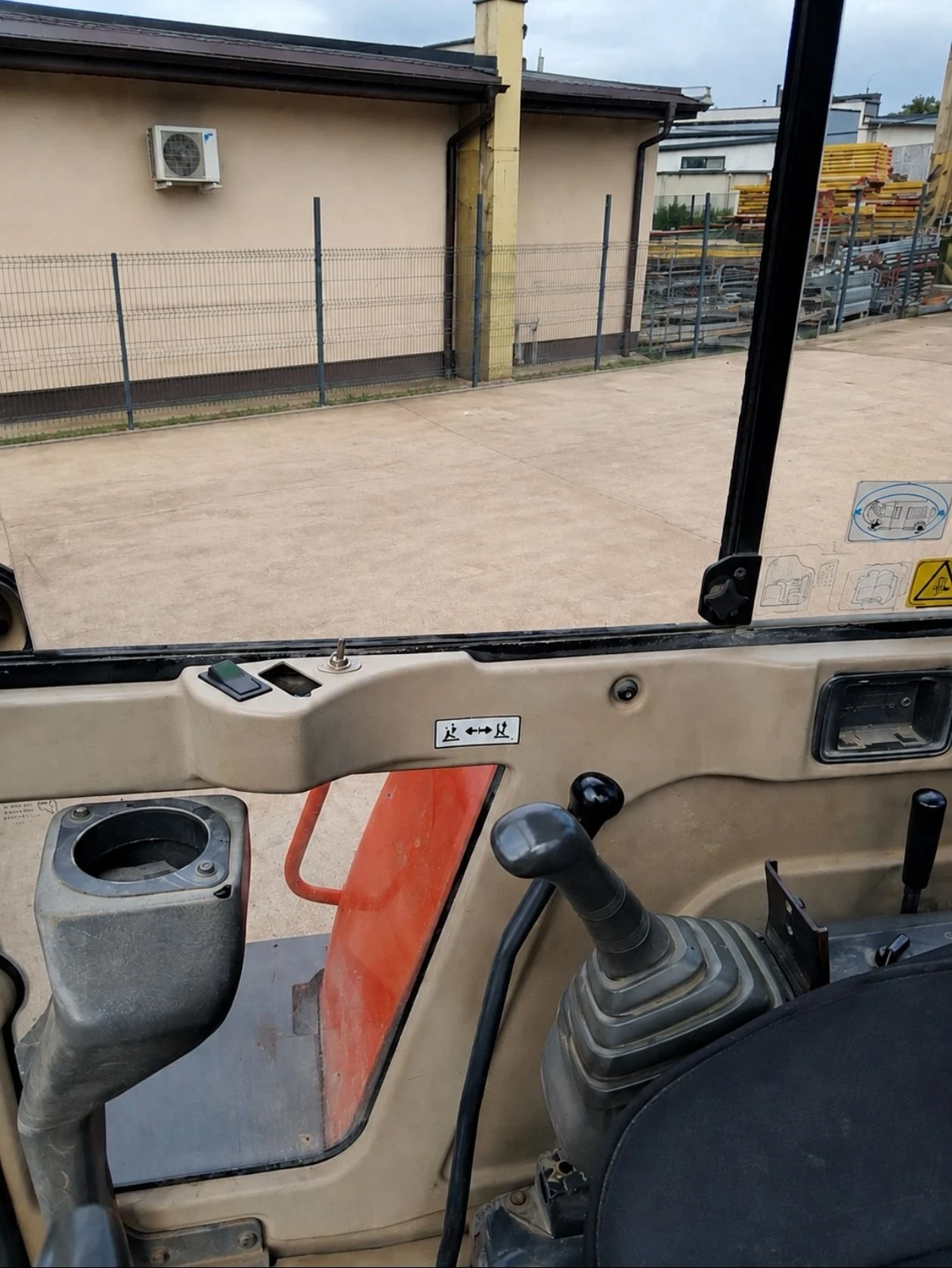 Багер Hitachi ZX50, снимка 3 - Индустриална техника - 55680035
