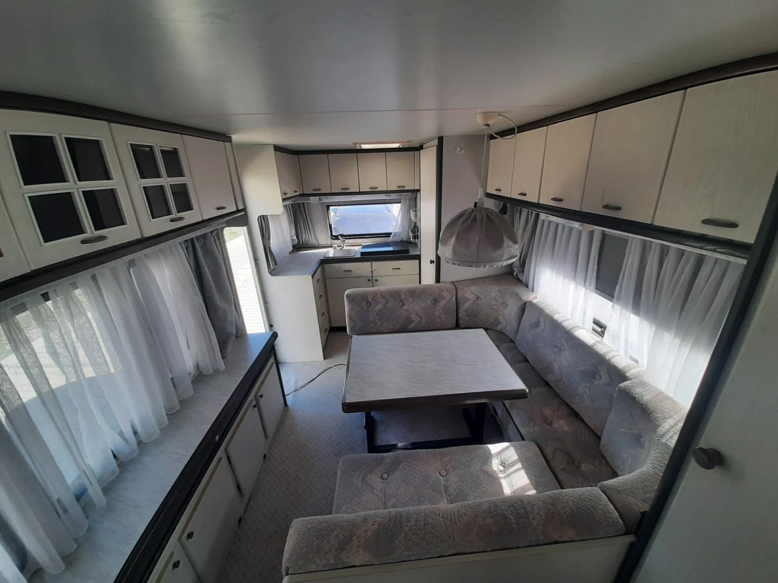 Каравана Hobby Classic 520, снимка 5 - Каравани и кемпери - 53913528